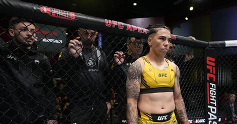 Jessica Andrade says wardrobe malfunction played part in Erin ...